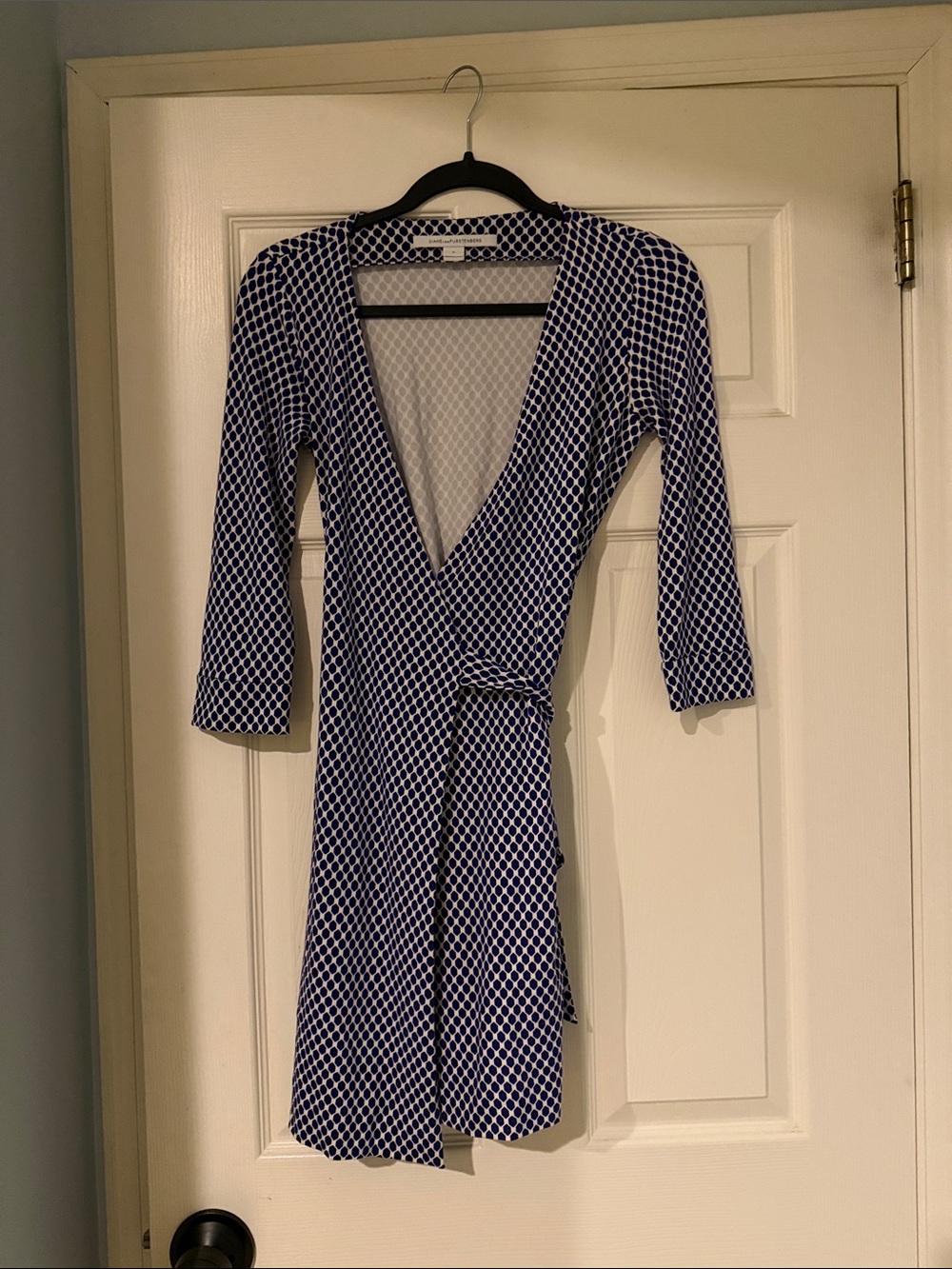 Diane von Furstenberg Blue & White sophisticated Wrap Dress quite luxury sassy